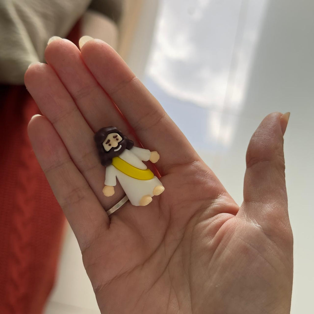 Um (01) Mini Jesus Miniatura Sem Escrita | Boneco Jesus Decoração Lembrancinha Religiosa Tiny Jesus